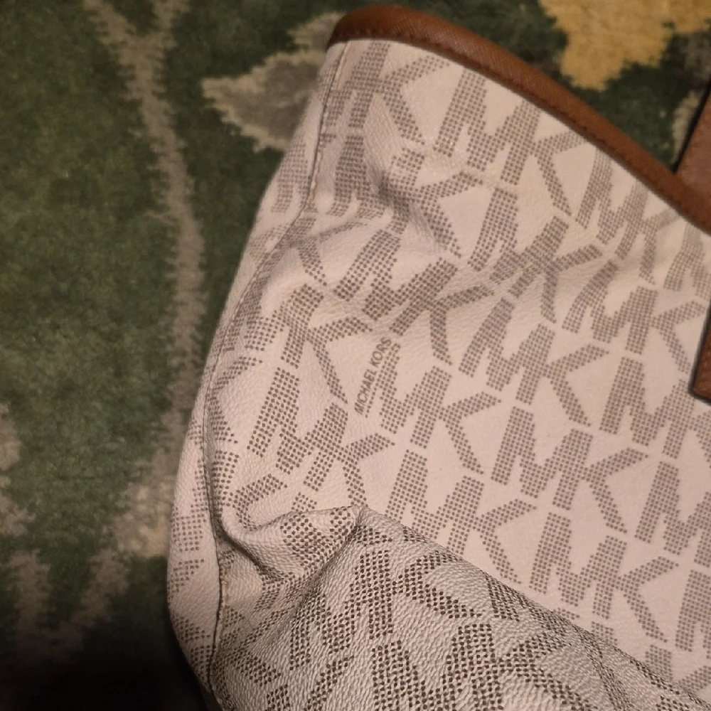 Michael Kors Tan and Cream Signature Tote - Picture 12 of 16
